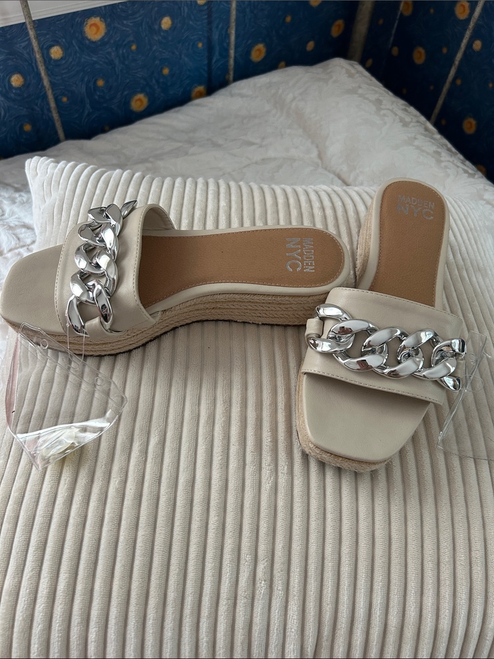 68. NWT Steve Madden Cream Slide Sandals with Silver Chain.